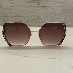 Summer & Rose Sunglasses Never Worn